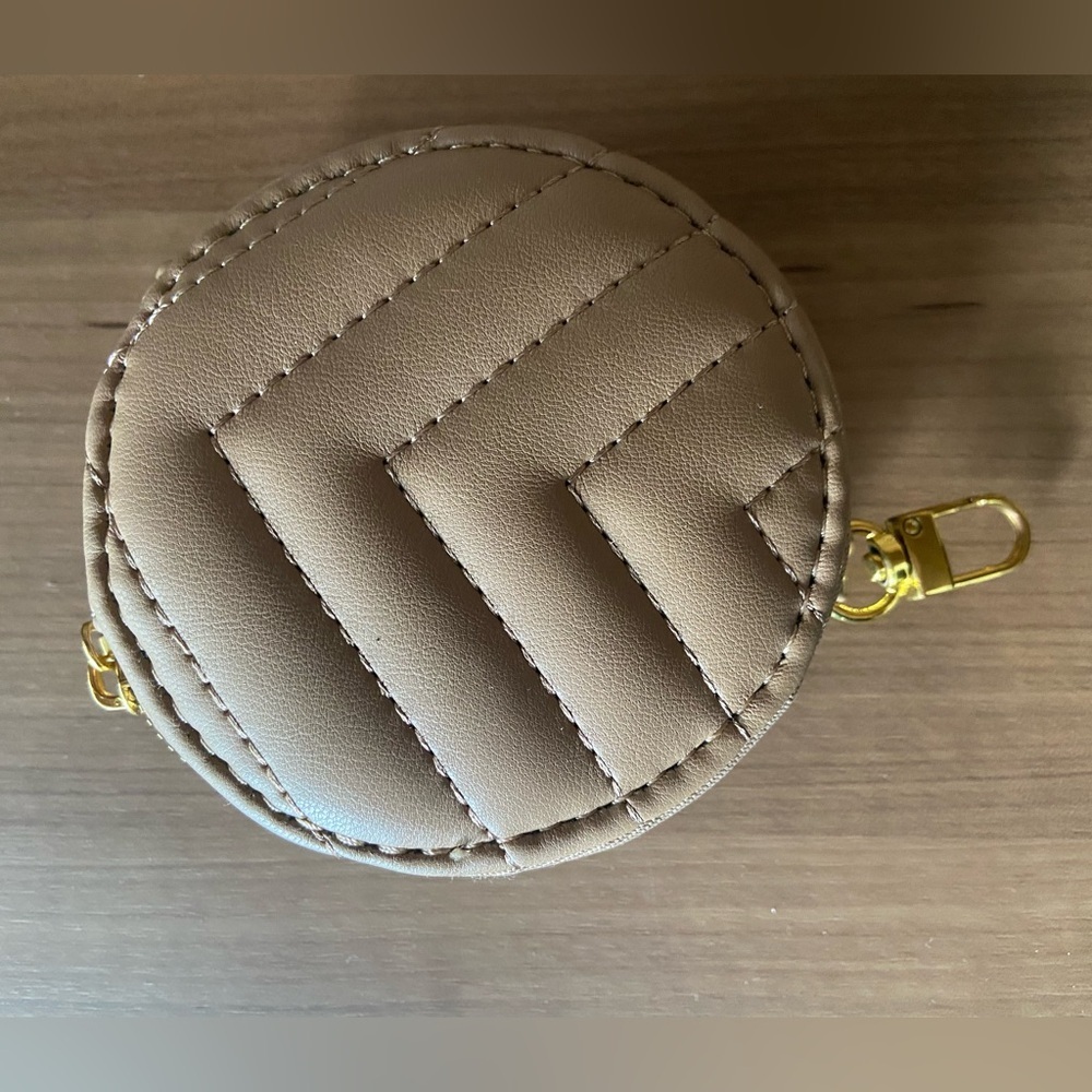 Adorable quilted brown purse with exchangeable strap - Picture 4 of 11
